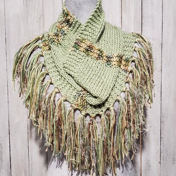NEW Hand Knitted Green Multicolor Sage Infinity Boho Cowl Scarf Fringed Artsy - Picture 1 of 6